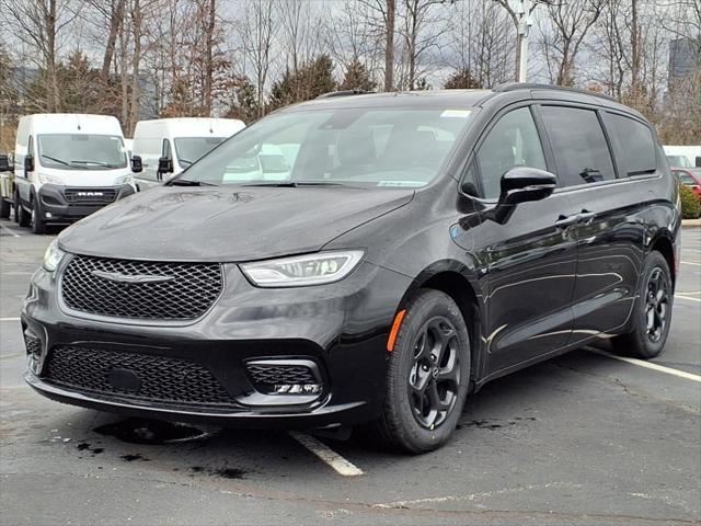 new 2025 Chrysler Pacifica Hybrid car, priced at $53,456