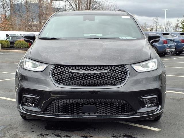 new 2025 Chrysler Pacifica Hybrid car, priced at $53,456