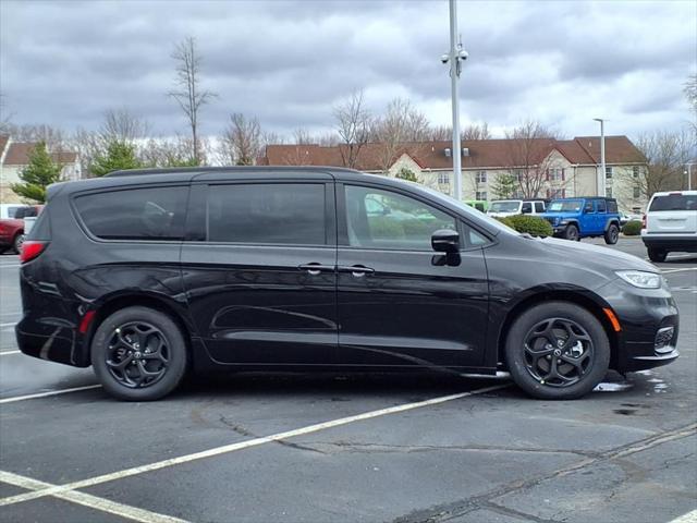 new 2025 Chrysler Pacifica Hybrid car, priced at $53,456