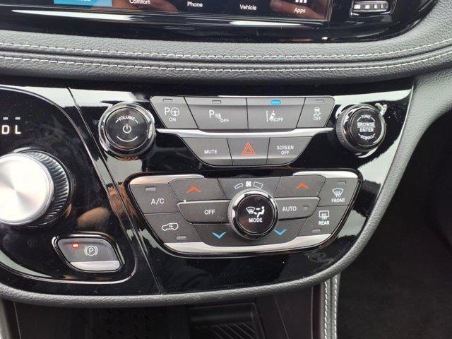 new 2025 Chrysler Pacifica Hybrid car, priced at $52,332