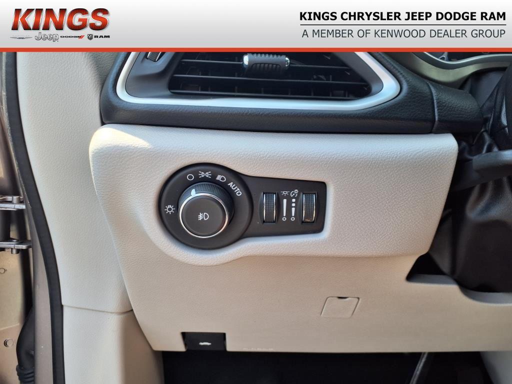 used 2017 Chrysler Pacifica car, priced at $9,175