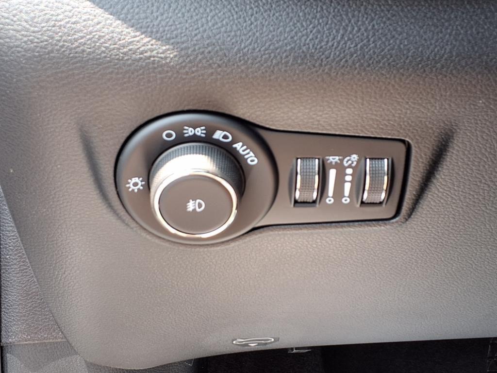 new 2025 Jeep Compass car, priced at $28,100