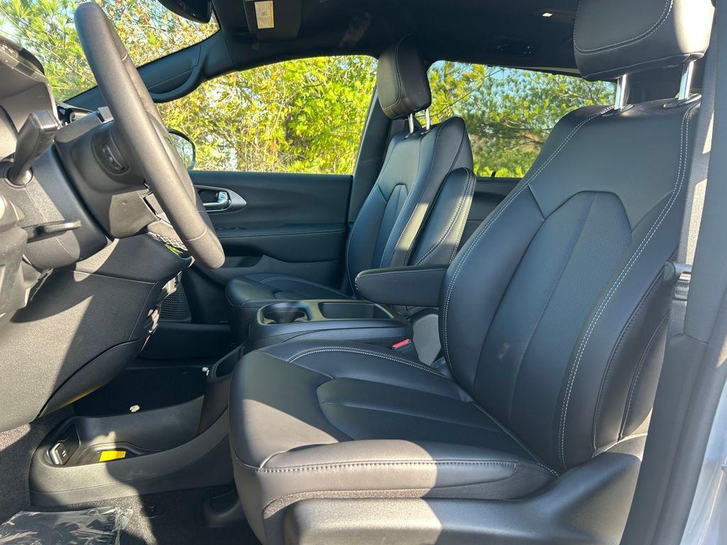 new 2026 Chrysler Pacifica car, priced at $37,252
