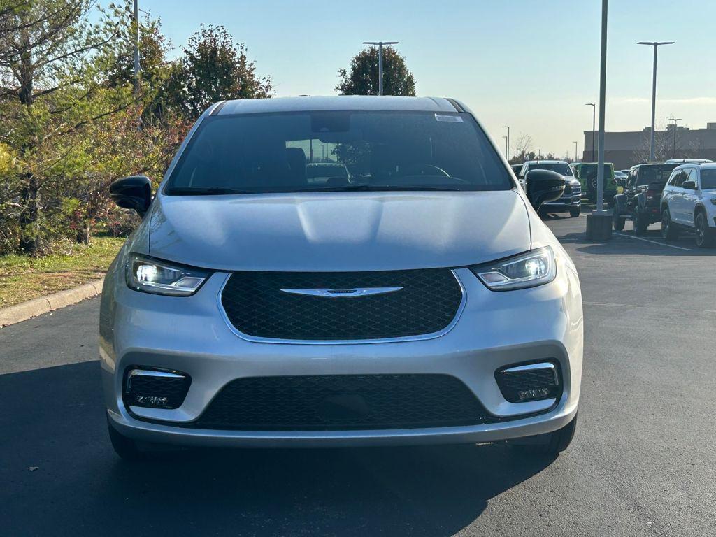 new 2026 Chrysler Pacifica car, priced at $37,252