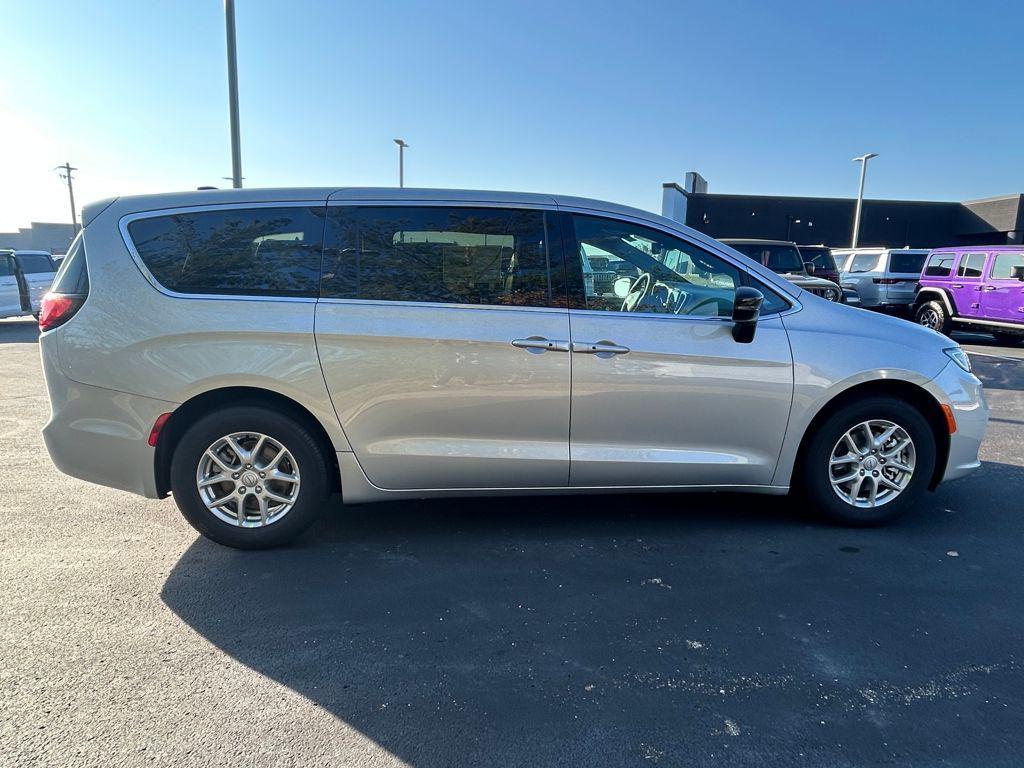 new 2026 Chrysler Pacifica car, priced at $37,252