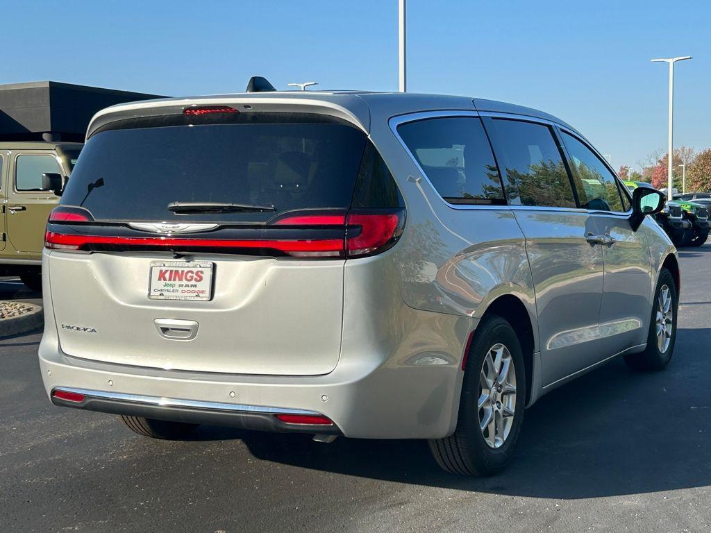 new 2026 Chrysler Pacifica car, priced at $37,252