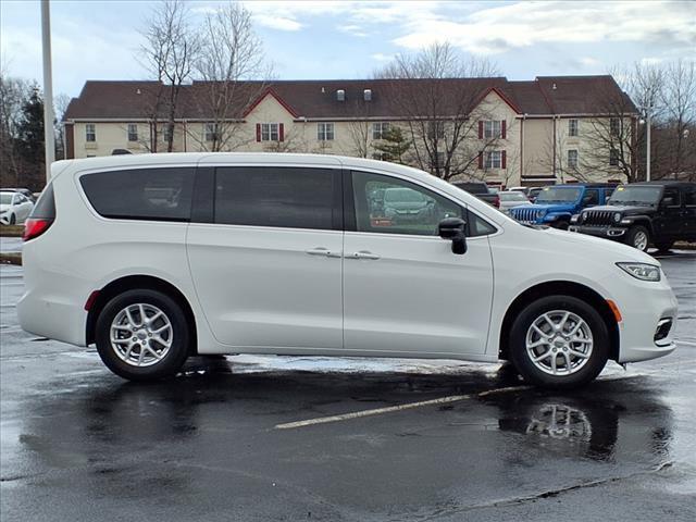 new 2025 Chrysler Pacifica car, priced at $45,425