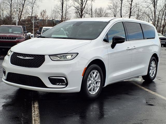 new 2025 Chrysler Pacifica car, priced at $45,425