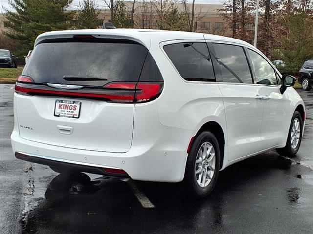 new 2025 Chrysler Pacifica car, priced at $45,425