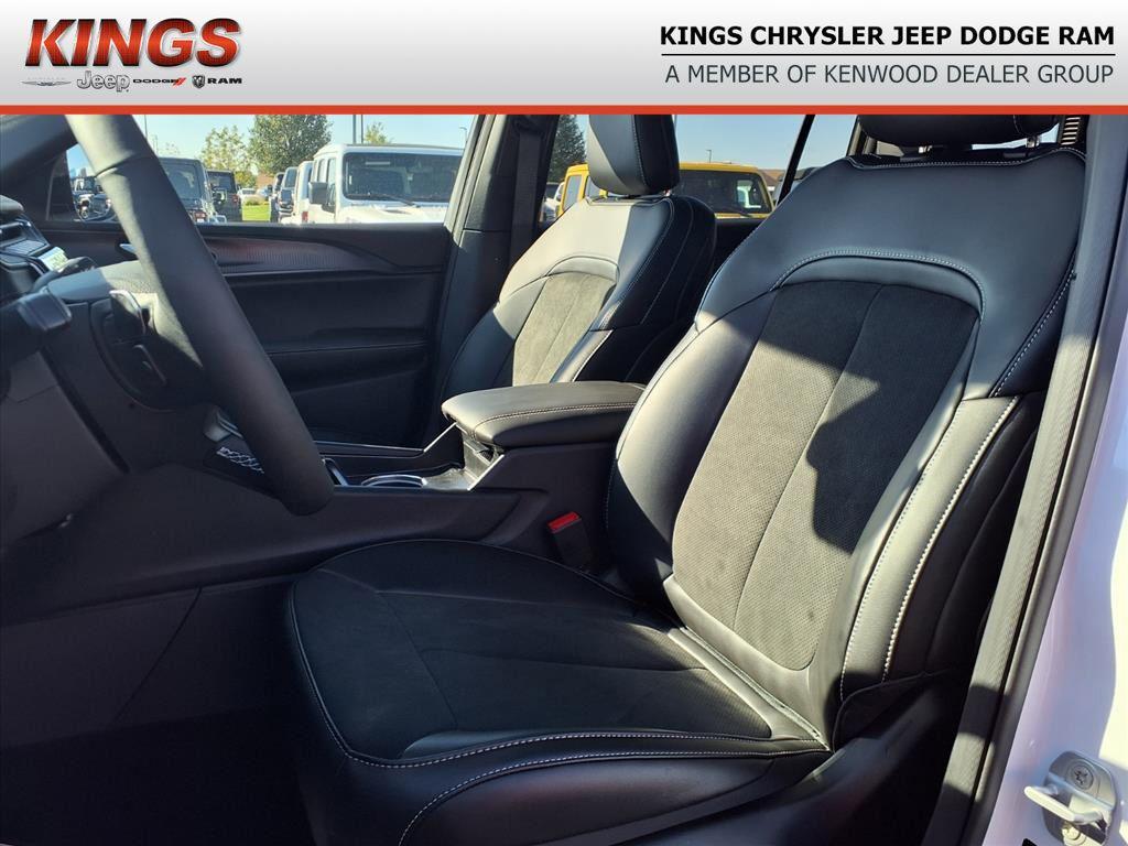 new 2025 Jeep Grand Cherokee L car, priced at $42,851