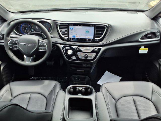 new 2025 Chrysler Pacifica car, priced at $40,301
