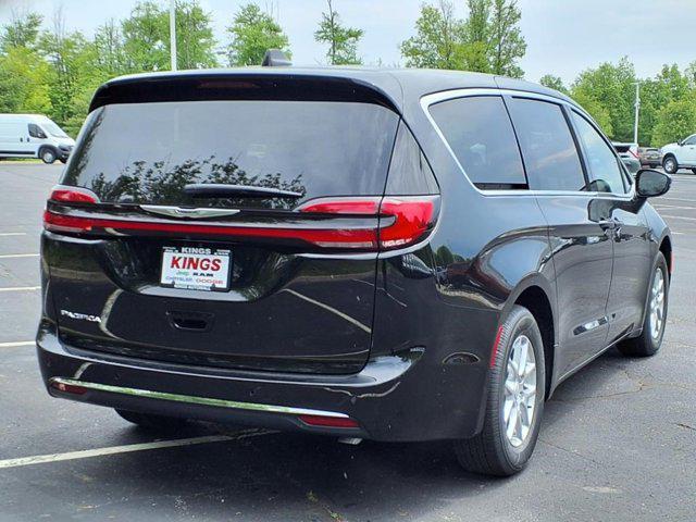 new 2025 Chrysler Pacifica car, priced at $40,301