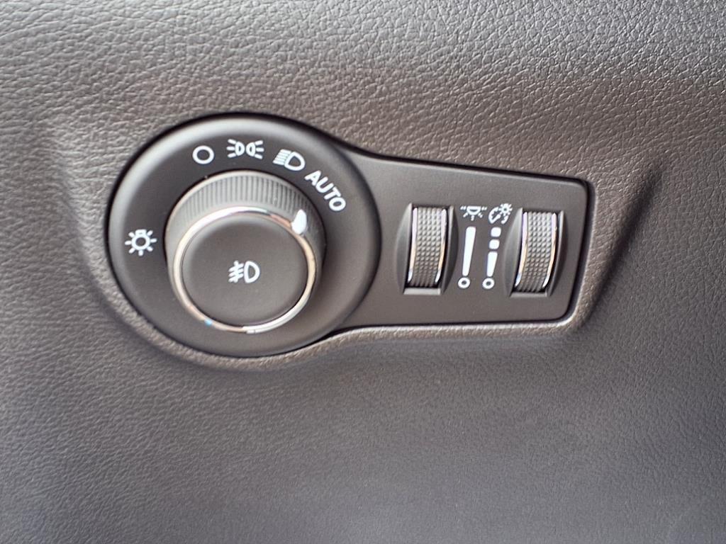 new 2025 Jeep Compass car, priced at $28,228