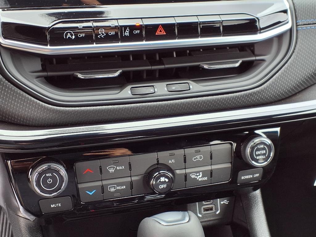 new 2025 Jeep Compass car, priced at $28,228