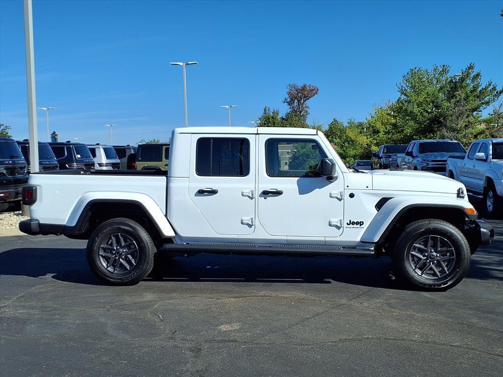 new 2025 Jeep Gladiator car, priced at $47,035