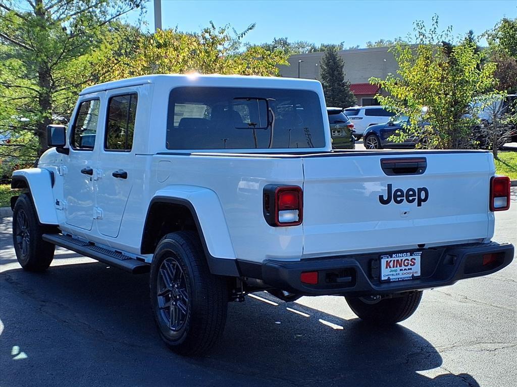 new 2025 Jeep Gladiator car, priced at $47,035