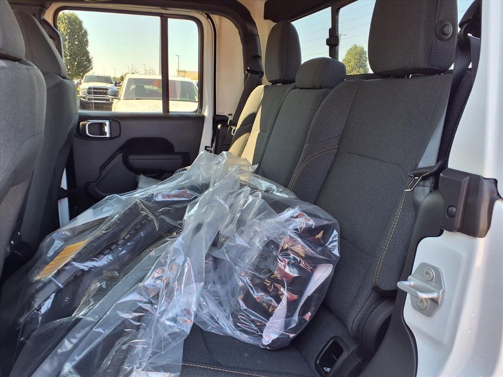 new 2025 Jeep Gladiator car, priced at $47,035