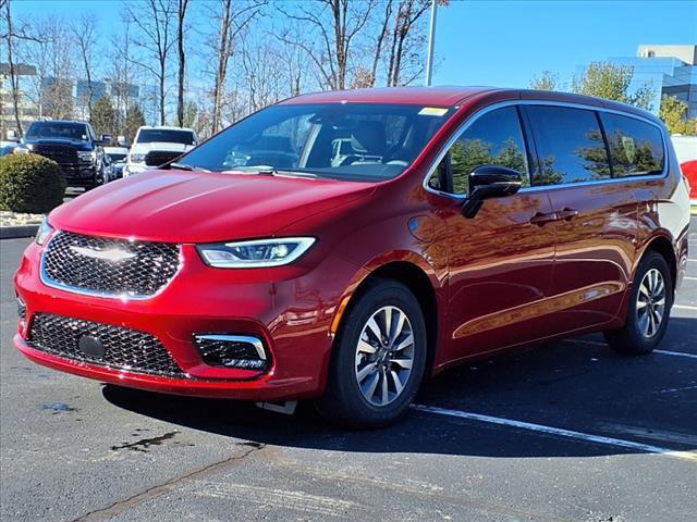 new 2025 Chrysler Pacifica Hybrid car, priced at $54,525