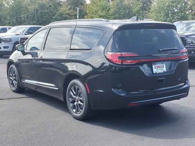 new 2024 Chrysler Pacifica Hybrid car, priced at $46,833