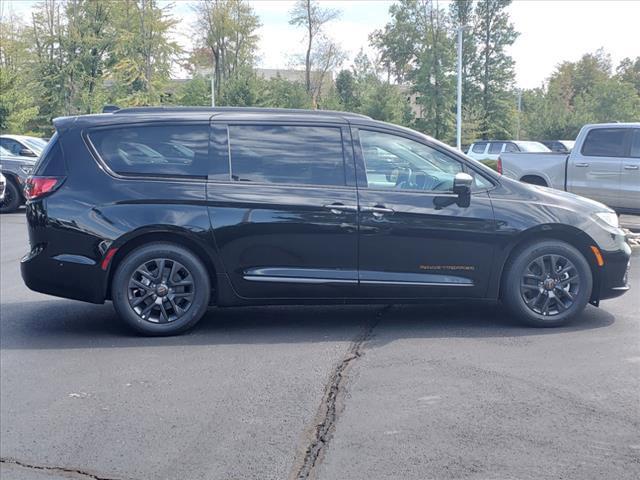 new 2024 Chrysler Pacifica Hybrid car, priced at $46,833