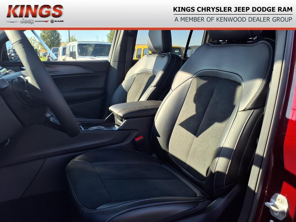 new 2025 Jeep Grand Cherokee car, priced at $38,288