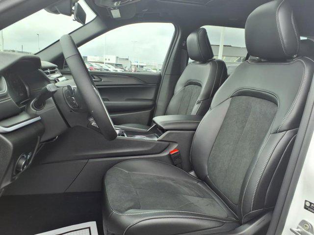 new 2025 Jeep Grand Cherokee car, priced at $41,060