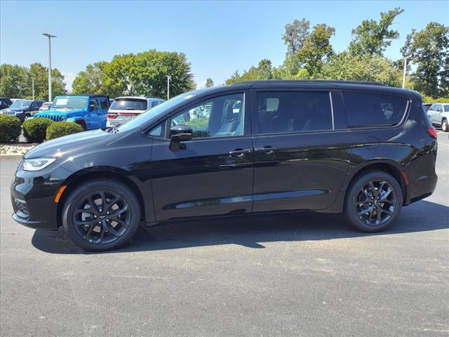 new 2024 Chrysler Pacifica car, priced at $47,619