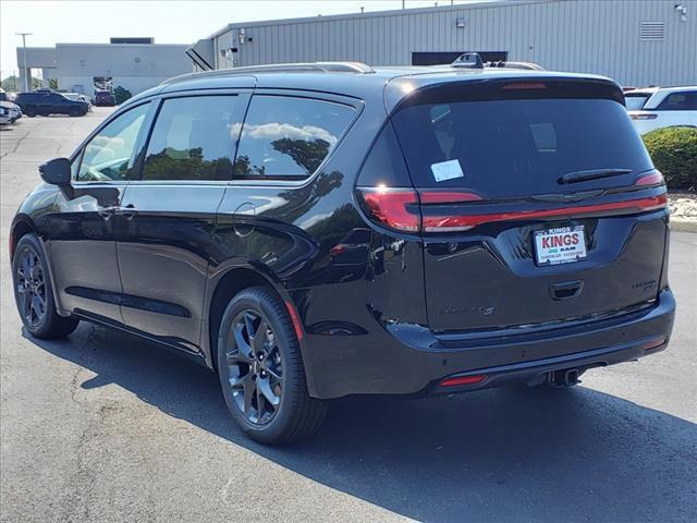 new 2024 Chrysler Pacifica car, priced at $47,619