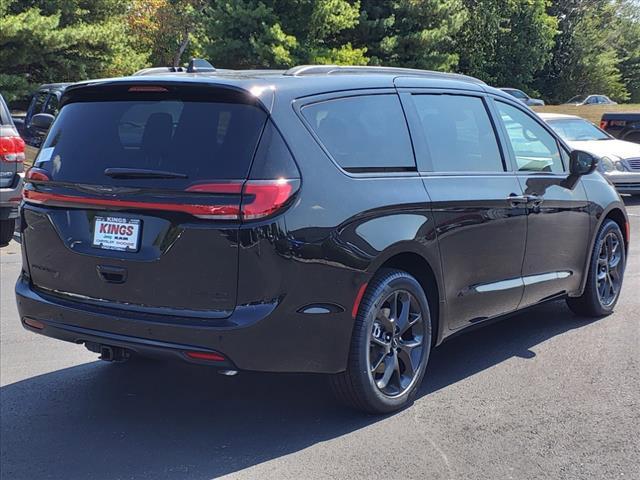 new 2024 Chrysler Pacifica car, priced at $47,619