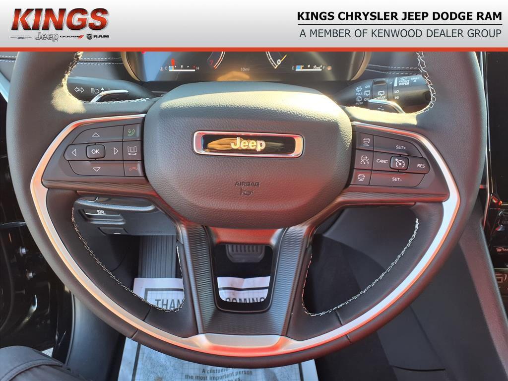 new 2025 Jeep Grand Cherokee car, priced at $39,728