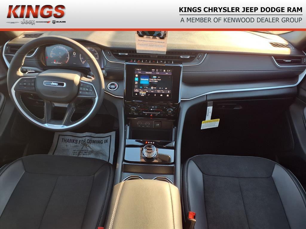 new 2025 Jeep Grand Cherokee car, priced at $39,728