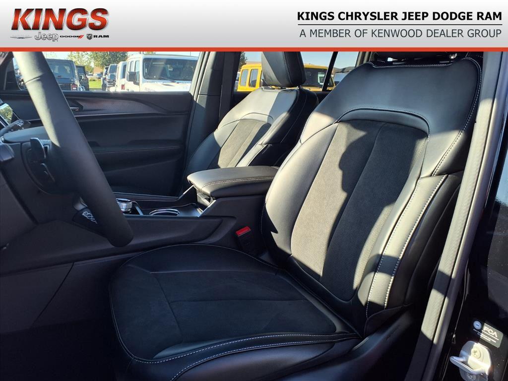 new 2025 Jeep Grand Cherokee car, priced at $39,728