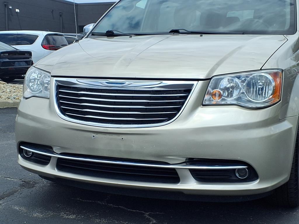 used 2015 Chrysler Town & Country car, priced at $9,530
