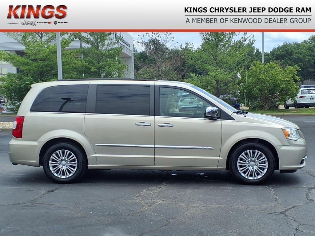 used 2015 Chrysler Town & Country car, priced at $9,200