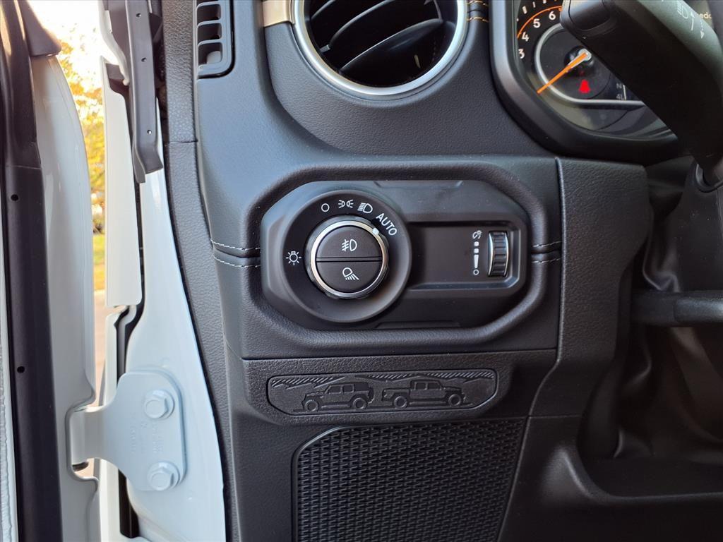 new 2025 Jeep Gladiator car, priced at $46,134