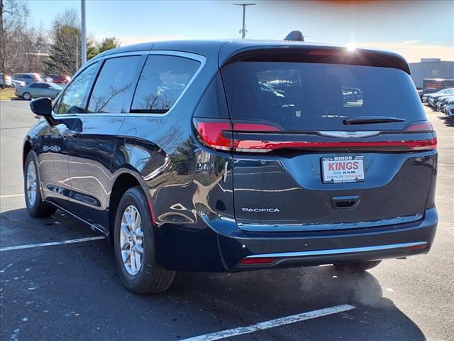 new 2025 Chrysler Pacifica car, priced at $44,640