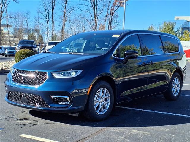 new 2025 Chrysler Pacifica car, priced at $44,640