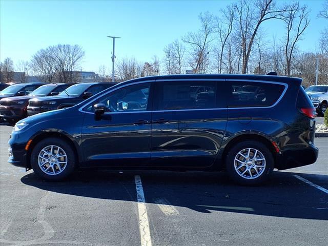 new 2025 Chrysler Pacifica car, priced at $44,640