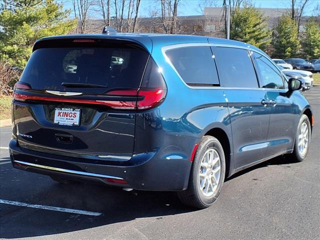 new 2025 Chrysler Pacifica car, priced at $44,640