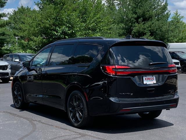 new 2024 Chrysler Pacifica car, priced at $46,617