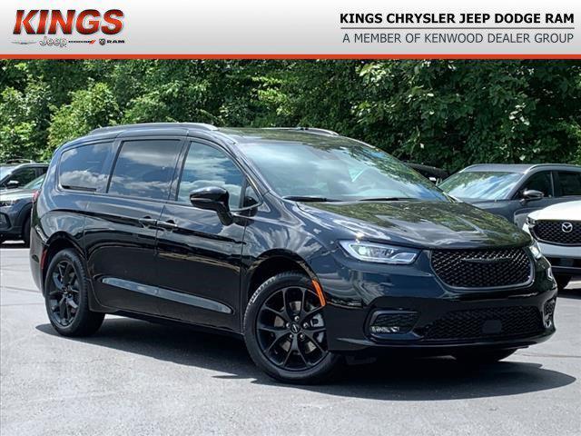 new 2024 Chrysler Pacifica car, priced at $46,617