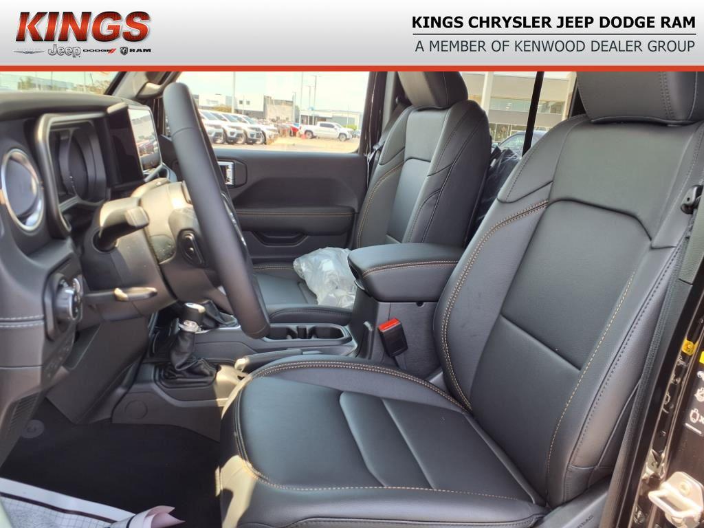 new 2025 Jeep Gladiator car, priced at $45,564