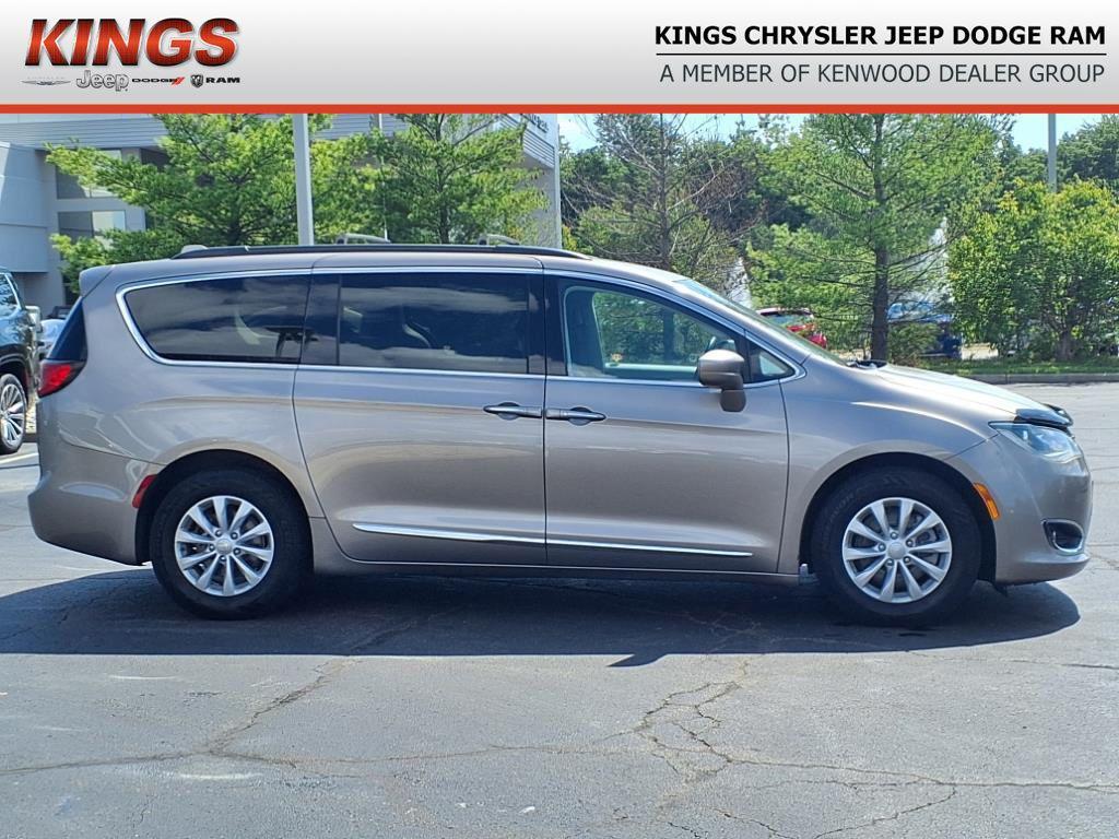 used 2017 Chrysler Pacifica car, priced at $9,800