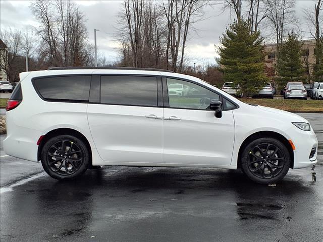 new 2025 Chrysler Pacifica car, priced at $56,735