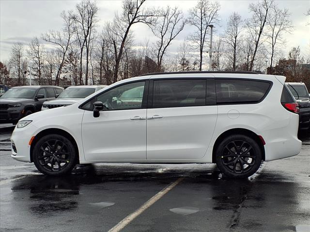 new 2025 Chrysler Pacifica car, priced at $56,735