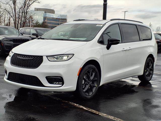 new 2025 Chrysler Pacifica car, priced at $56,735