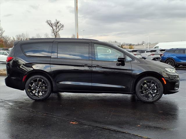 new 2025 Chrysler Pacifica car, priced at $56,735