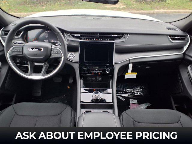 new 2025 Jeep Grand Cherokee car, priced at $37,645