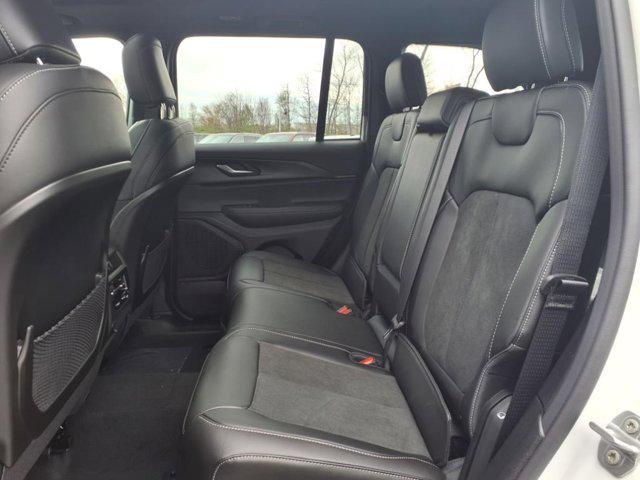 new 2025 Jeep Grand Cherokee car, priced at $41,390