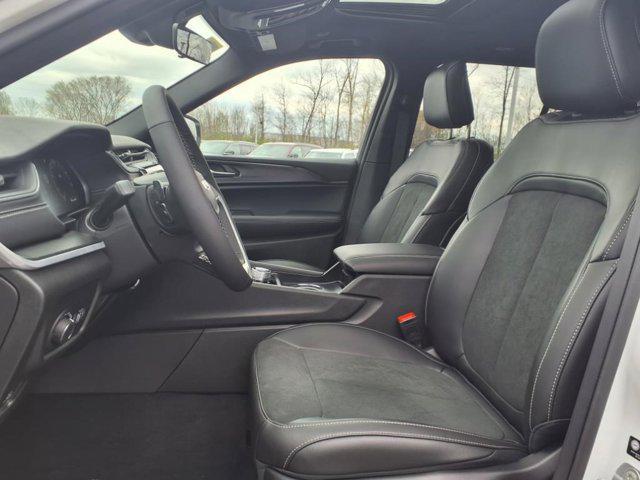 new 2025 Jeep Grand Cherokee car, priced at $41,390